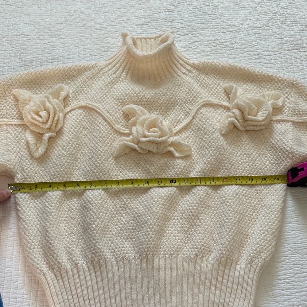 Chic Cream Turtleneck Sweater with Floral Accents - Picture 7 of 8